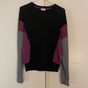 NEVER WORN - Sundry sweatshirt. Very soft and stretchy!